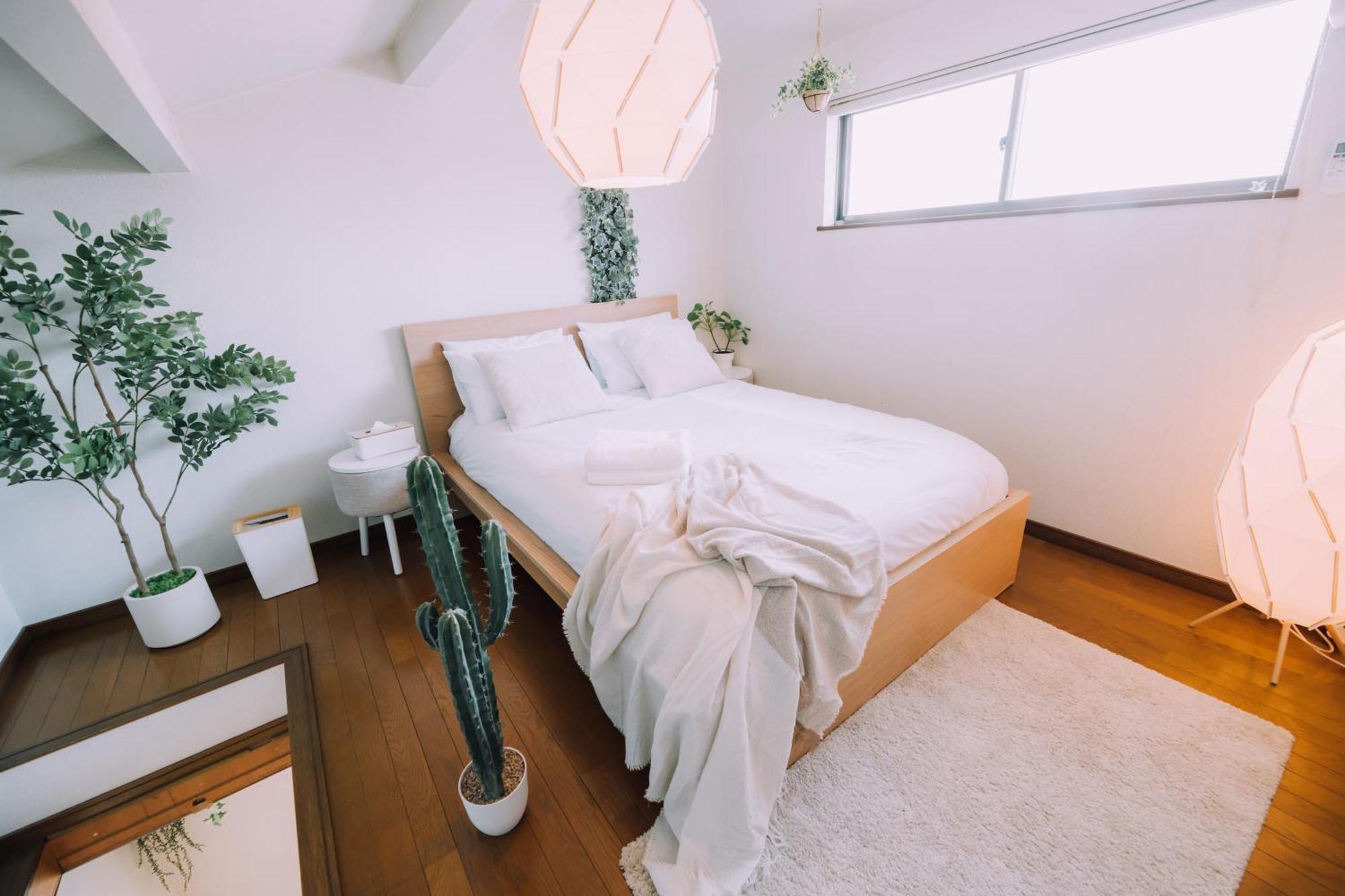 Huge Castle House - Local Vibes Quiet Area Apartment *